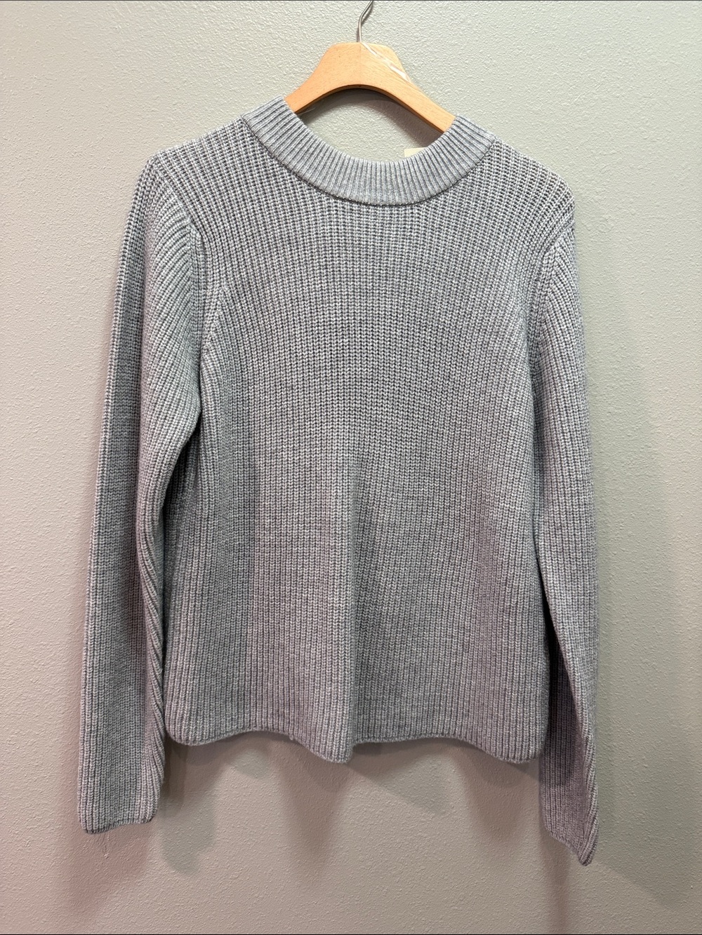 Francesca's Collections Light Gray Ribbed Crew Sweater - Picture 1 of 4